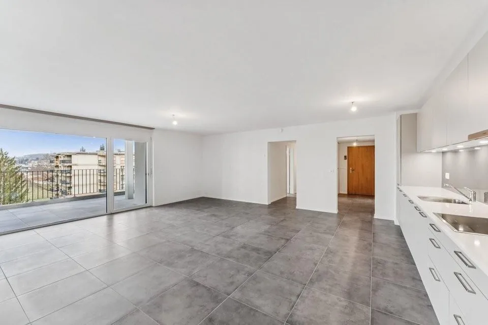 Einzigartige Gelegenheit! Wunderschönes renoviertes Apartment in der Nähe aller Annehmlichkeiten!