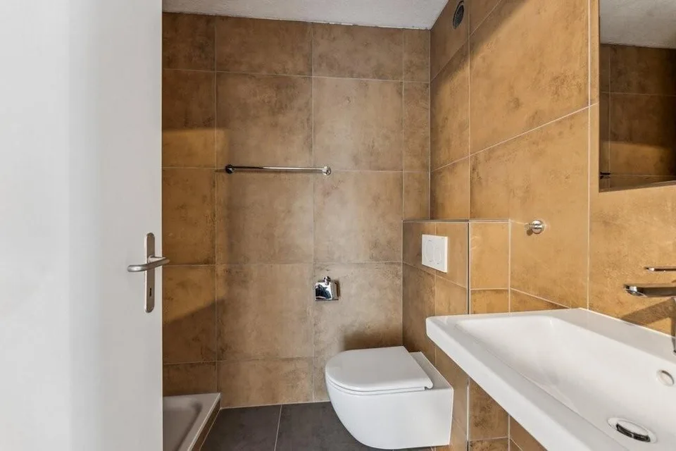 Einzigartige Gelegenheit! Wunderschönes renoviertes Apartment in der Nähe aller Annehmlichkeiten!