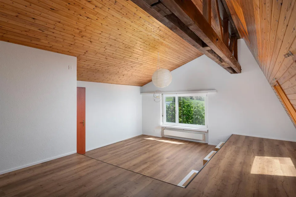 Grosszügige 3½-Zimmer-Dachwohnung mit Wintergarten!