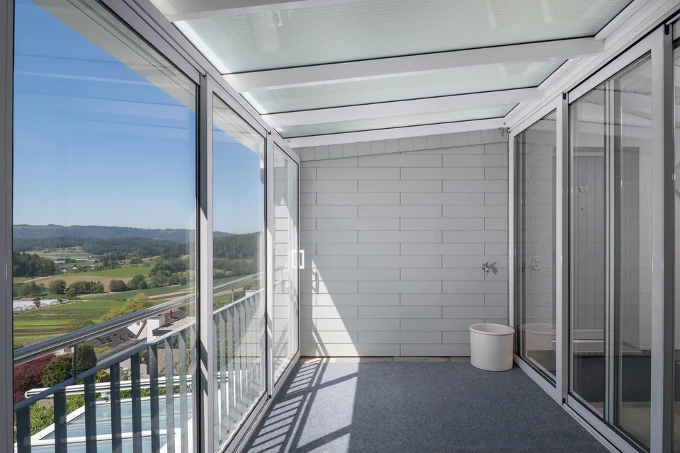 Grosszügige 3½-Zimmer-Dachwohnung mit Wintergarten!