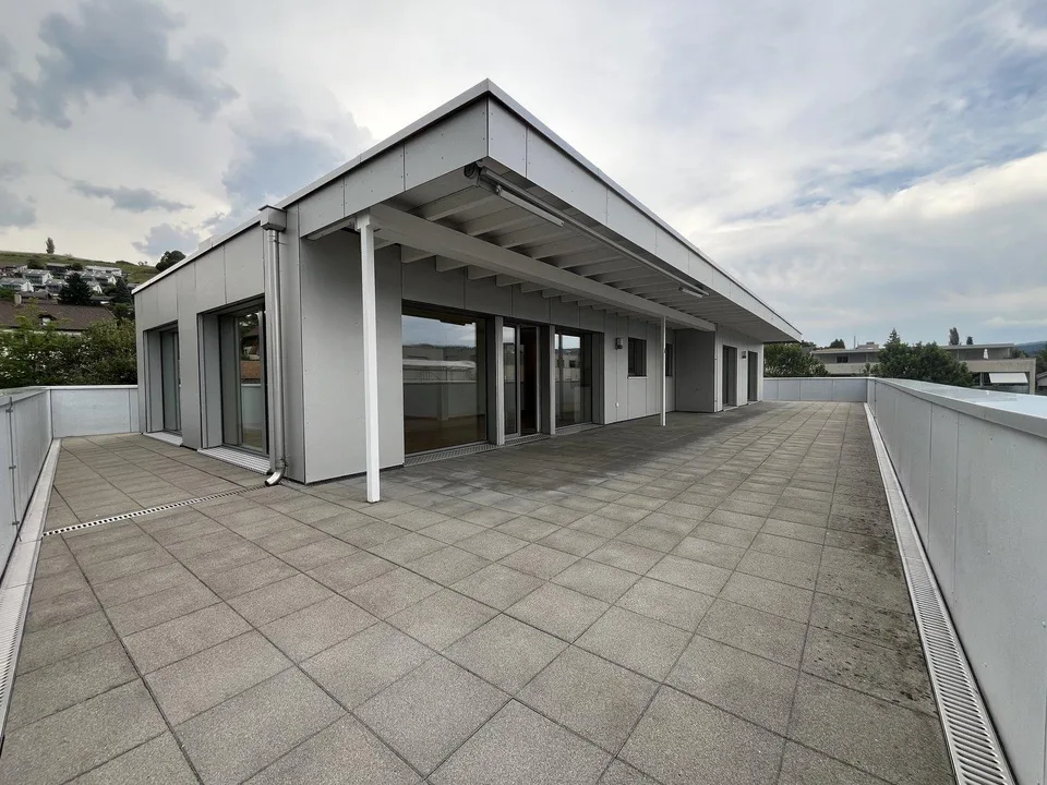 Moderne 5.5-Zimmer-Attika-Wohnung in Grosshöchstetten zu vermieten
