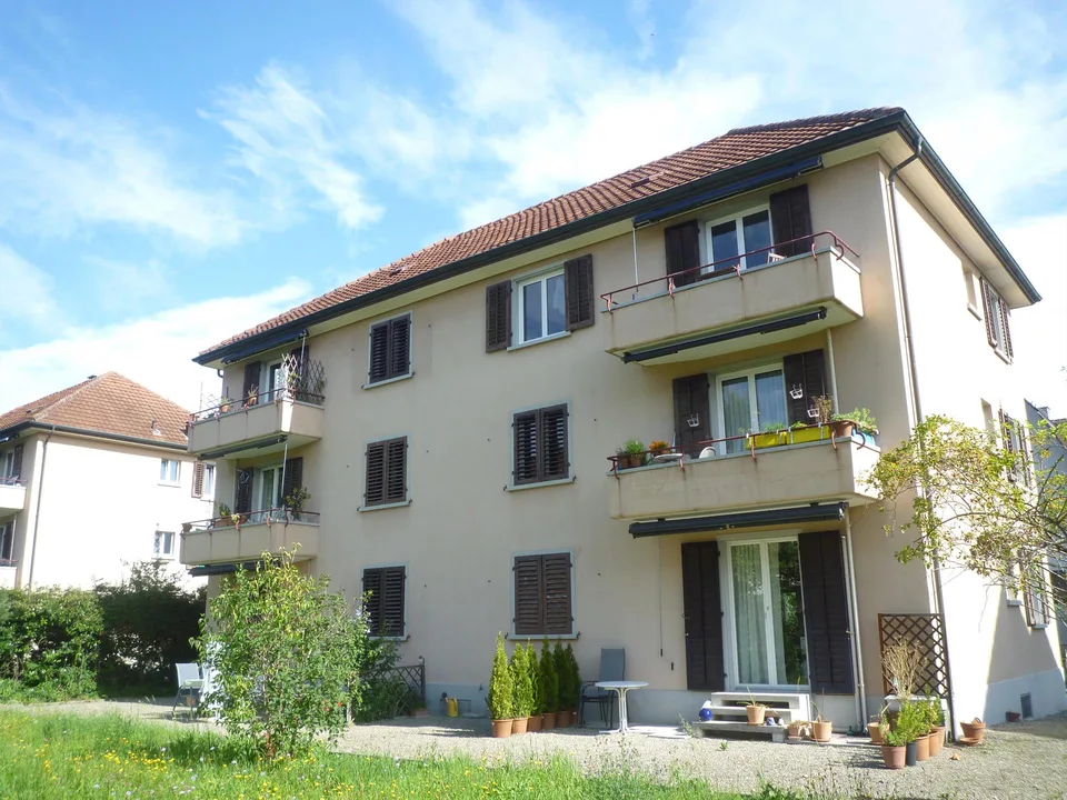 Charmante 2.5-Zimmerwohnung im Parterre mit kleinem Sitzplatz  befr...