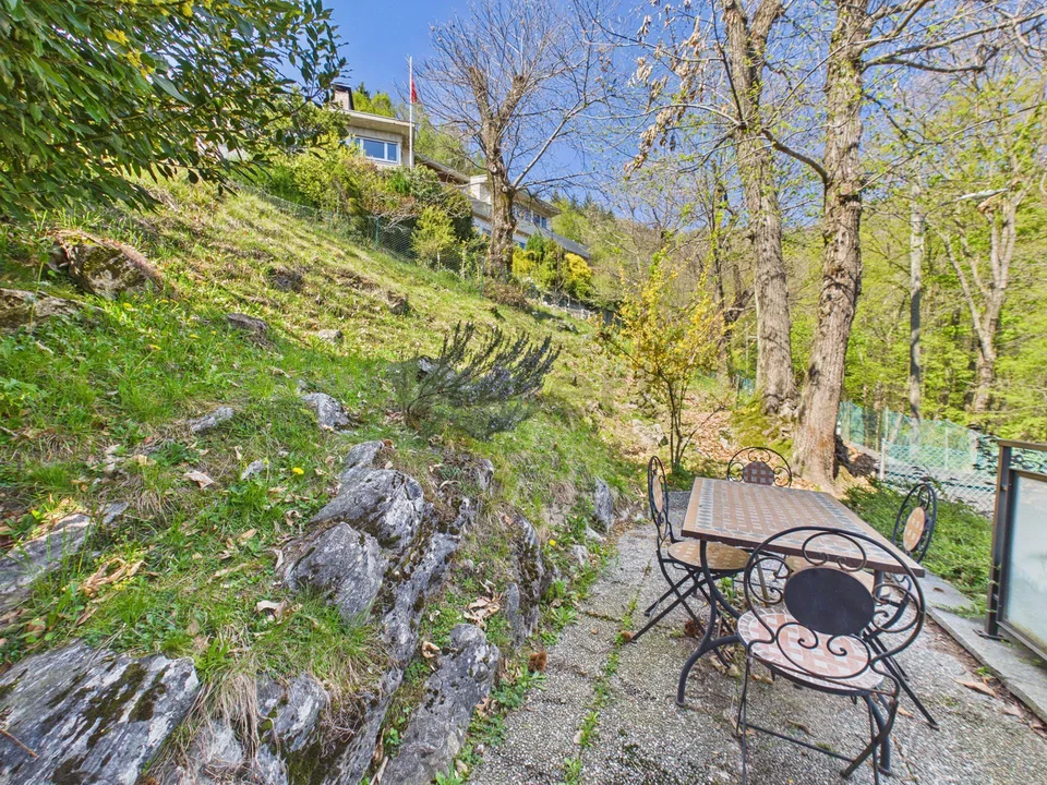 Elegante casa indipendente 6.5 locali con ampio giardino e posto au...