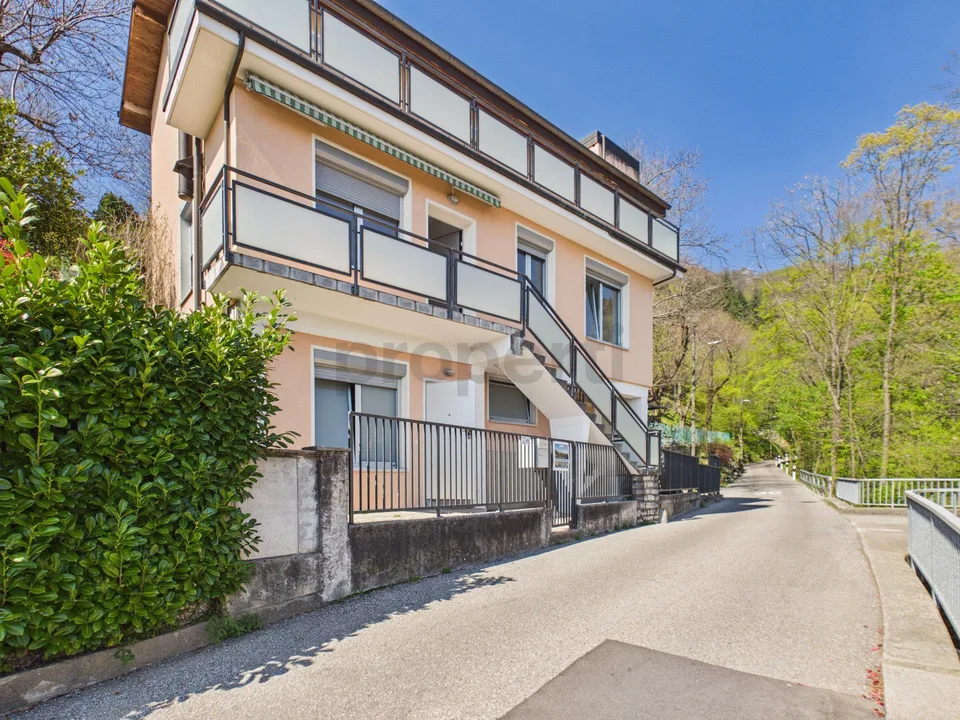Elegante casa indipendente 6.5 locali con ampio giardino e posto au...