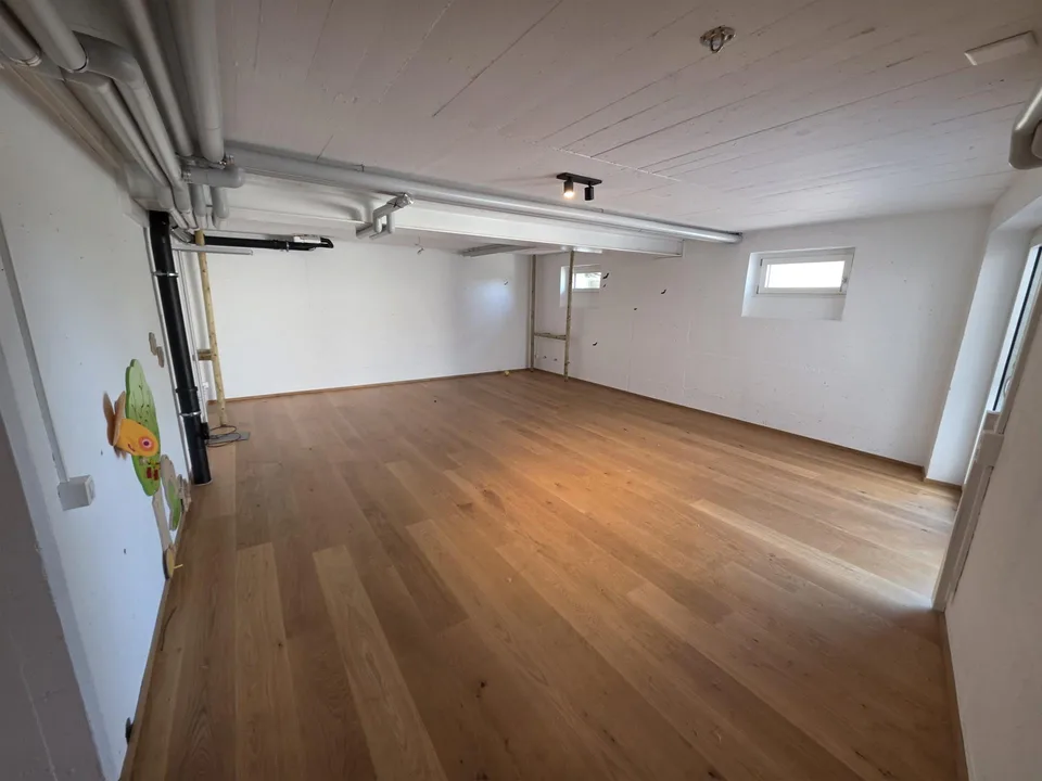 Grosszügiges Wohnen mit Aussicht und Entwicklungspotenzial