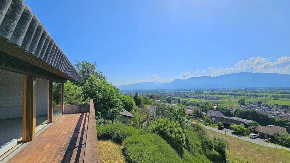 Building land with existing property in a top location with a dream view