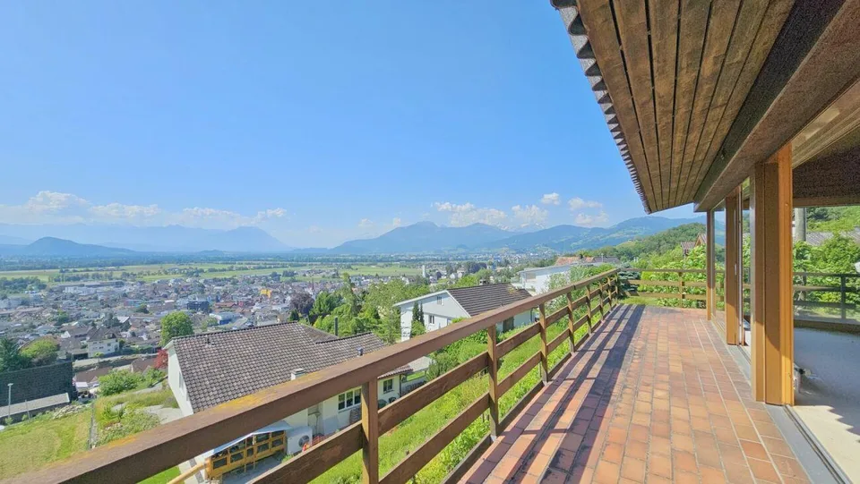 Building land with existing property in a top location with a dream view