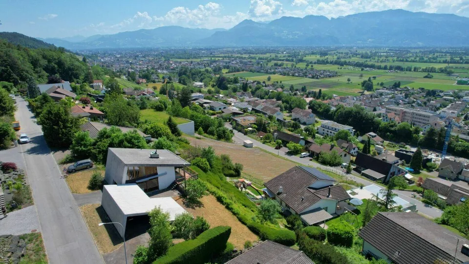 Building land with existing property in a top location with a dream view