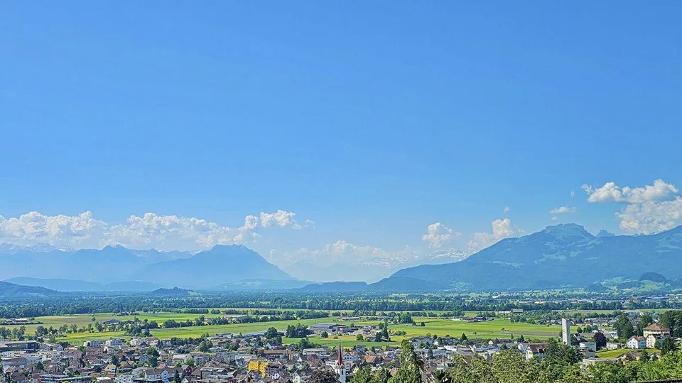 Bauland-Grundstück mit Bestandesobjekt an Top-Lage mit traumhafter ...