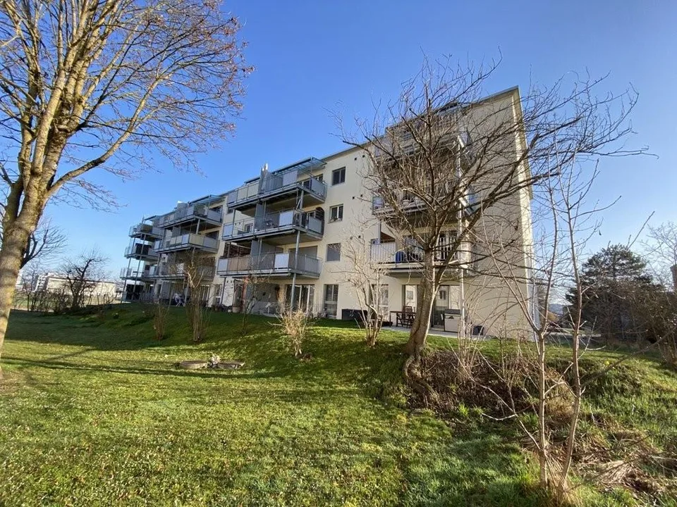 Spacious apartment with a view of the green