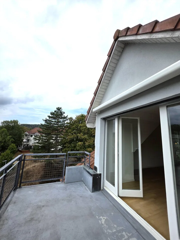 Schöne 3,5-Zimmer-Dachwohnung mit Terrasse + Lift