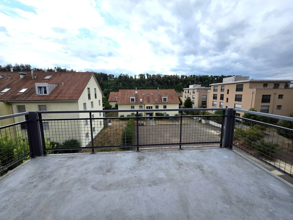 Schöne 3,5-Zimmer-Dachwohnung mit Terrasse + Lift