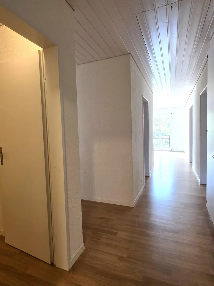 Schöne 3,5-Zimmer-Dachwohnung mit Terrasse + Lift