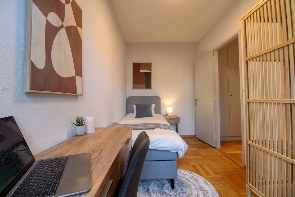 Connected Coliving in Dynamic Vernier
