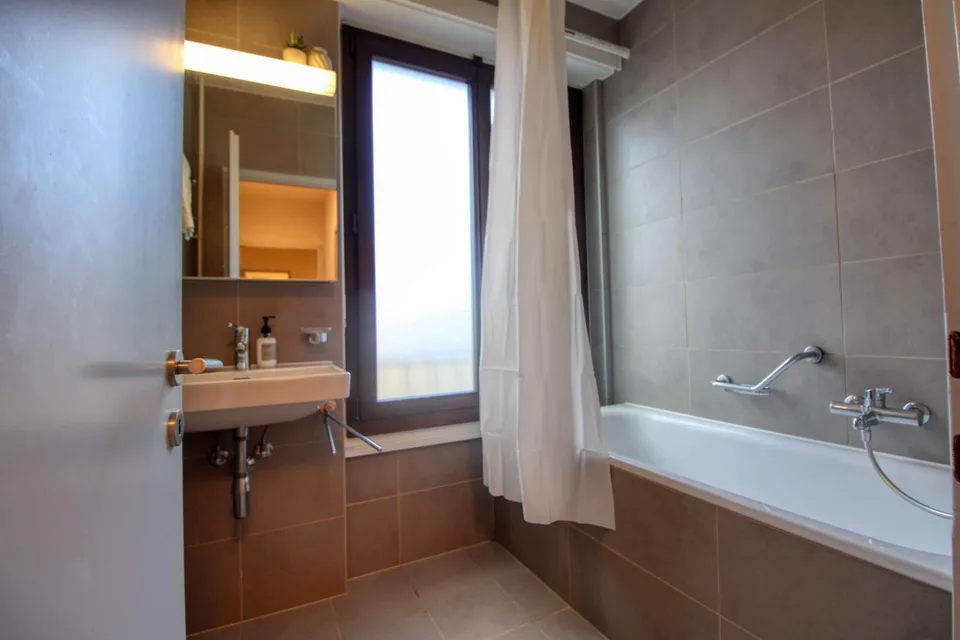 Connected Coliving in Dynamic Vernier