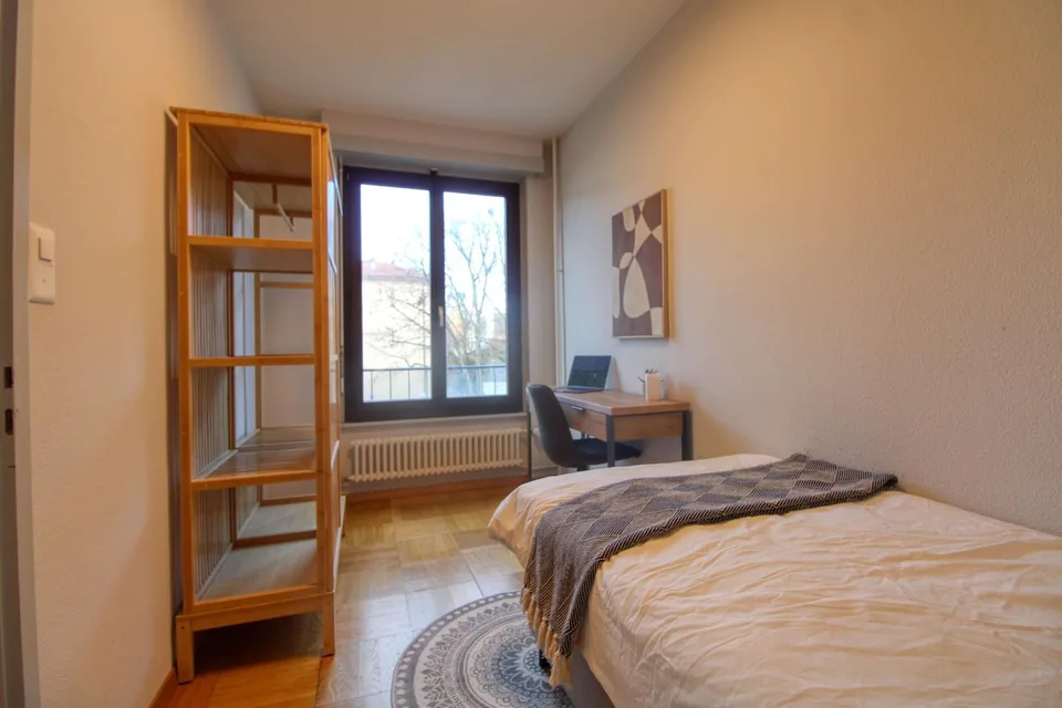 Connected Coliving in Dynamic Vernier