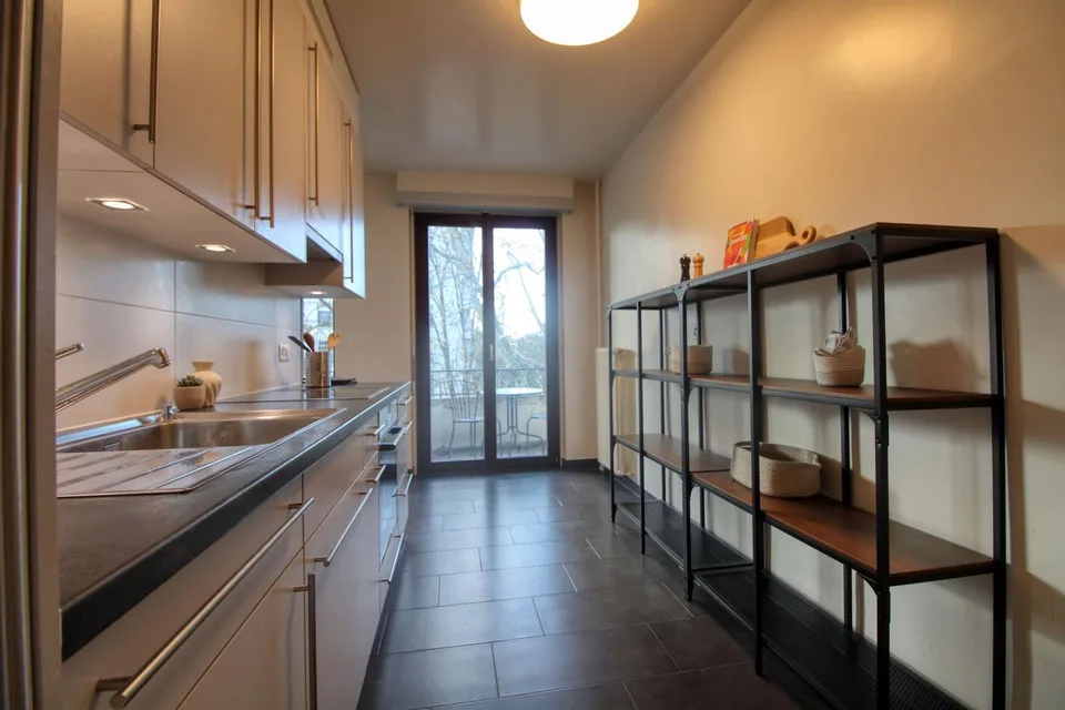 Connected Coliving in Dynamic Vernier