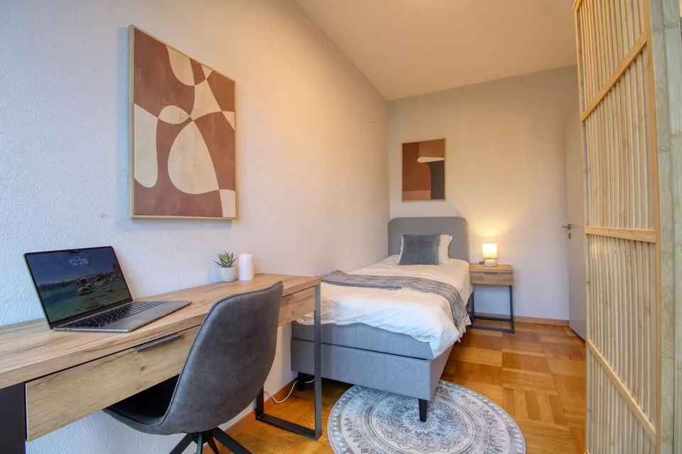 Connected Coliving in Dynamic Vernier