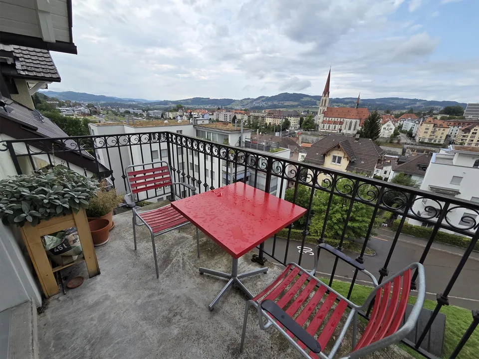 Gemütliche 4-Zimmerwohnung im DG mit Weitsicht über St. Gallen!