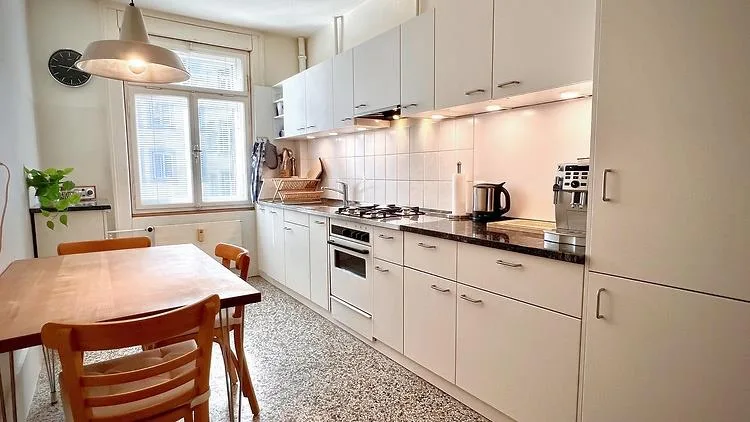 3 ZI-WOHNUNG IN ST. GALLEN, MÖBLIERT