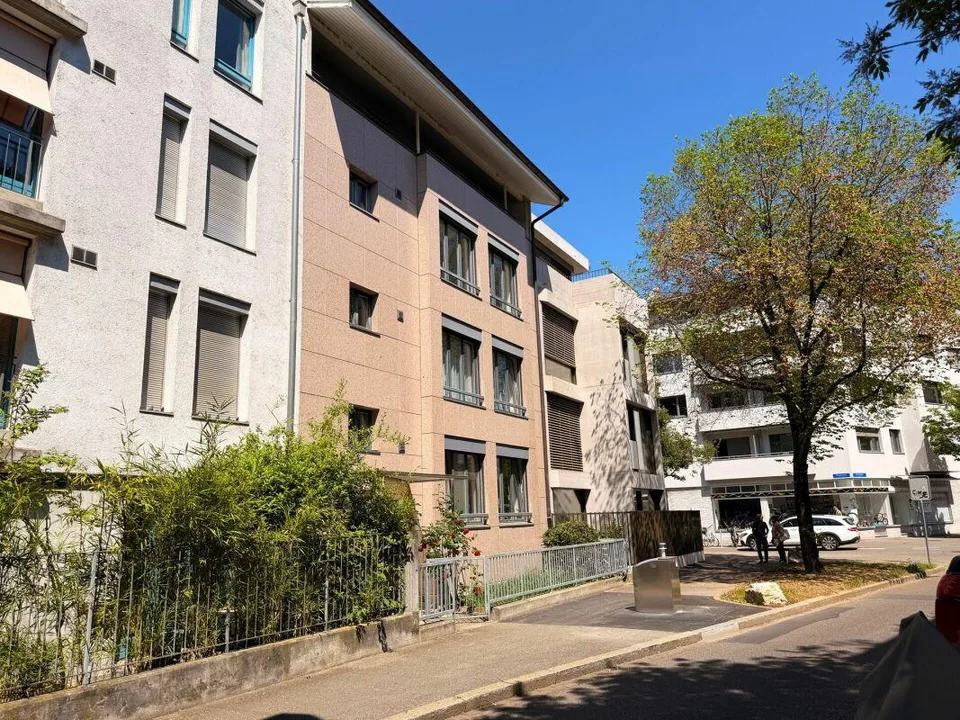 Mehrfamilienhaus mit 3 Wohnungen im zentralen Bachletten-Quartier