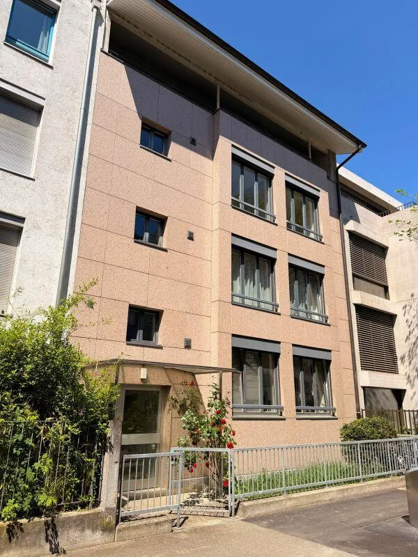 Mehrfamilienhaus mit 3 Wohnungen im zentralen Bachletten-Quartier