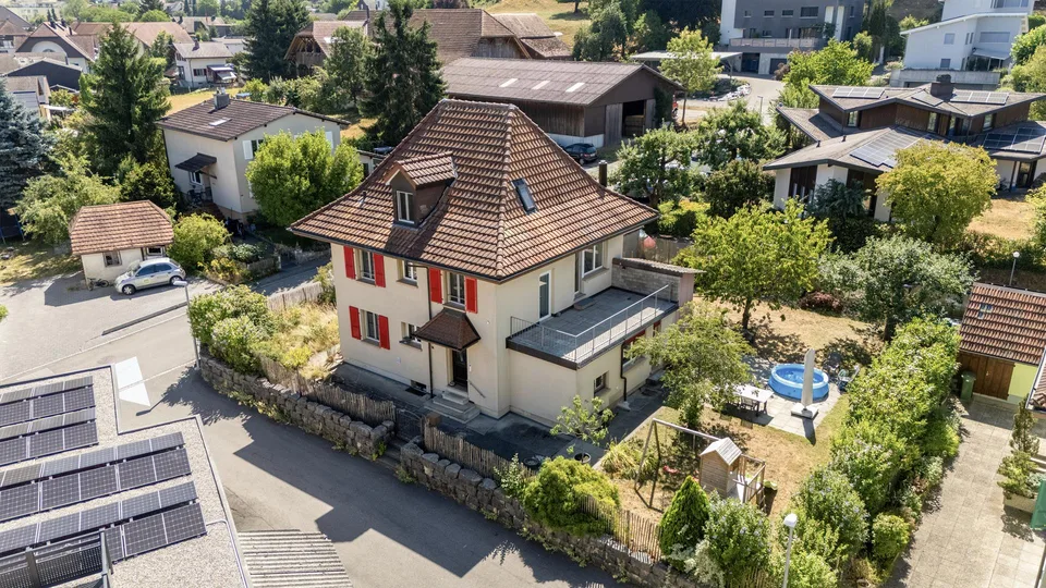 7½-Zimmer-Einfamilienhaus mit viel Platz an zentraler Lage in Busswil