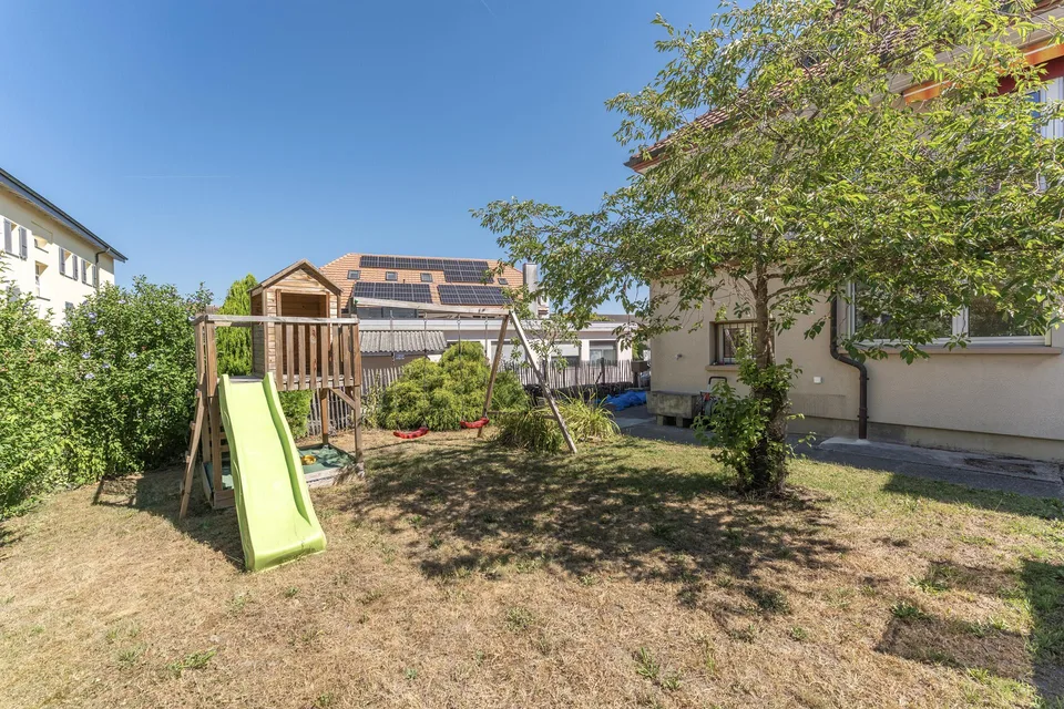 7½-Zimmer-Einfamilienhaus mit viel Platz an zentraler Lage in Busswil