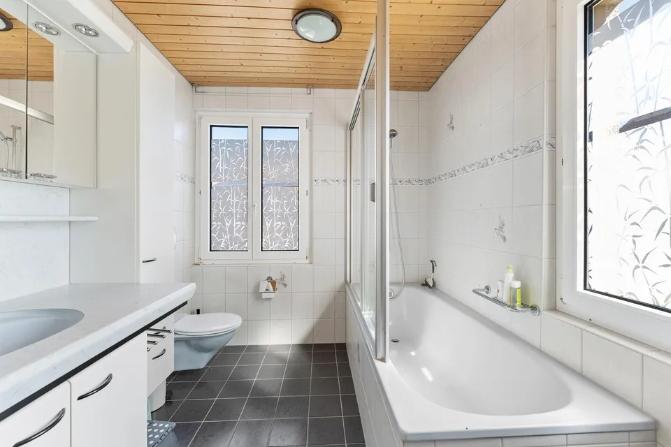 7½-Zimmer-Einfamilienhaus mit viel Platz an zentraler Lage in Busswil