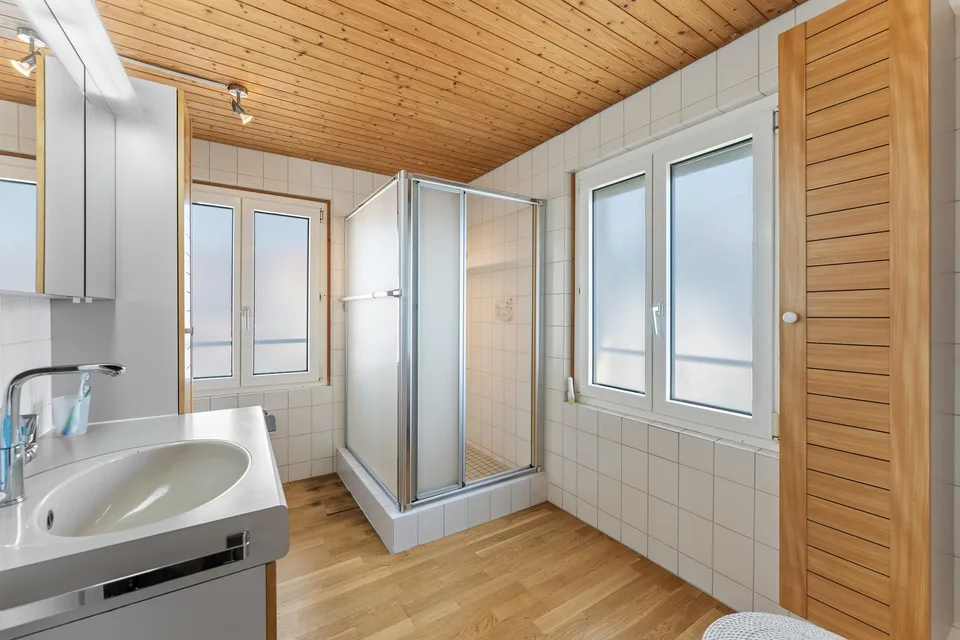 7½-Zimmer-Einfamilienhaus mit viel Platz an zentraler Lage in Busswil