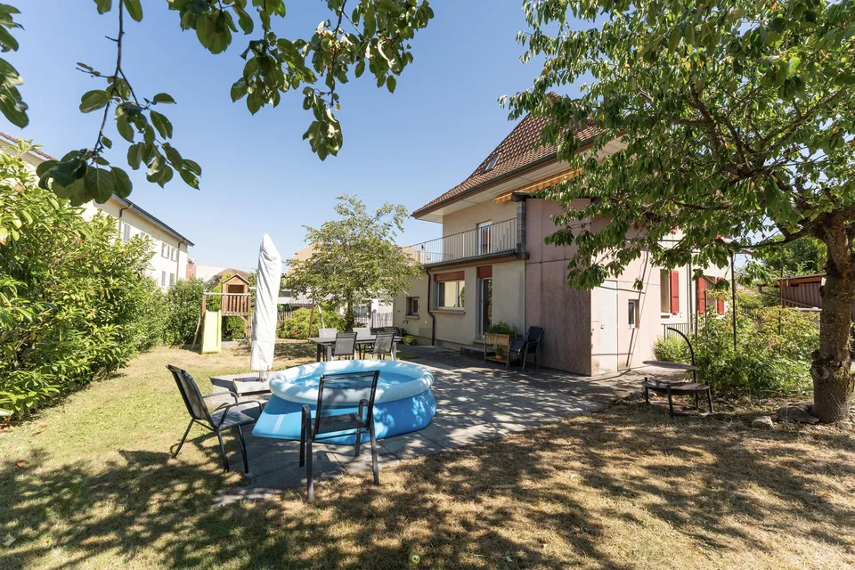7½-Zimmer-Einfamilienhaus mit viel Platz an zentraler Lage in Busswil