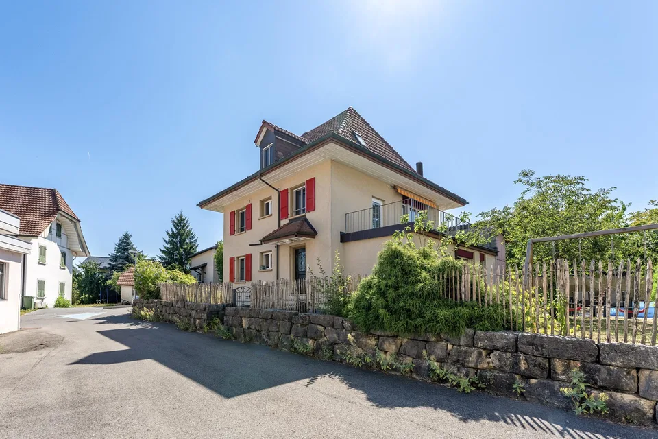 7½-Zimmer-Einfamilienhaus mit viel Platz an zentraler Lage in Busswil