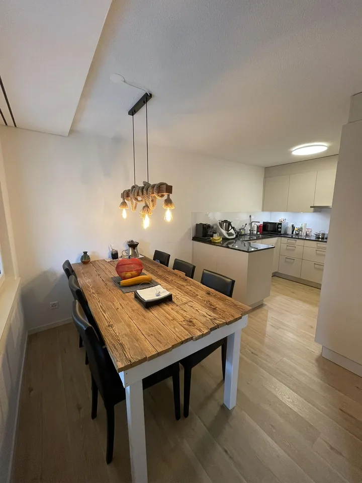 4½ Zimmer-Erdgeschoss-Wohnung mit angrenzender Grünfläche
