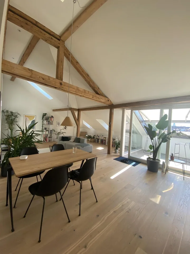 Appartement de charme sous les toits avec charme d'ancien bâtiment au cœur de Berne