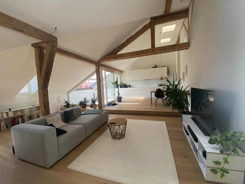 Charmante Dachwohnung mit Altbau-Charme im Herzen von Bern
