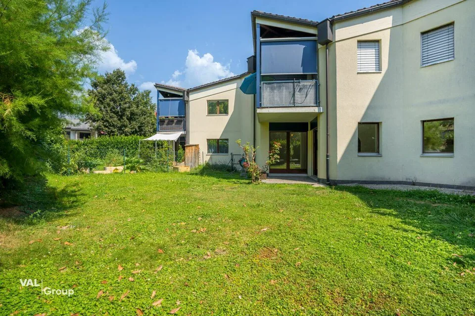 Agréable, avec bel espace jardin, à deux pas de la capitale