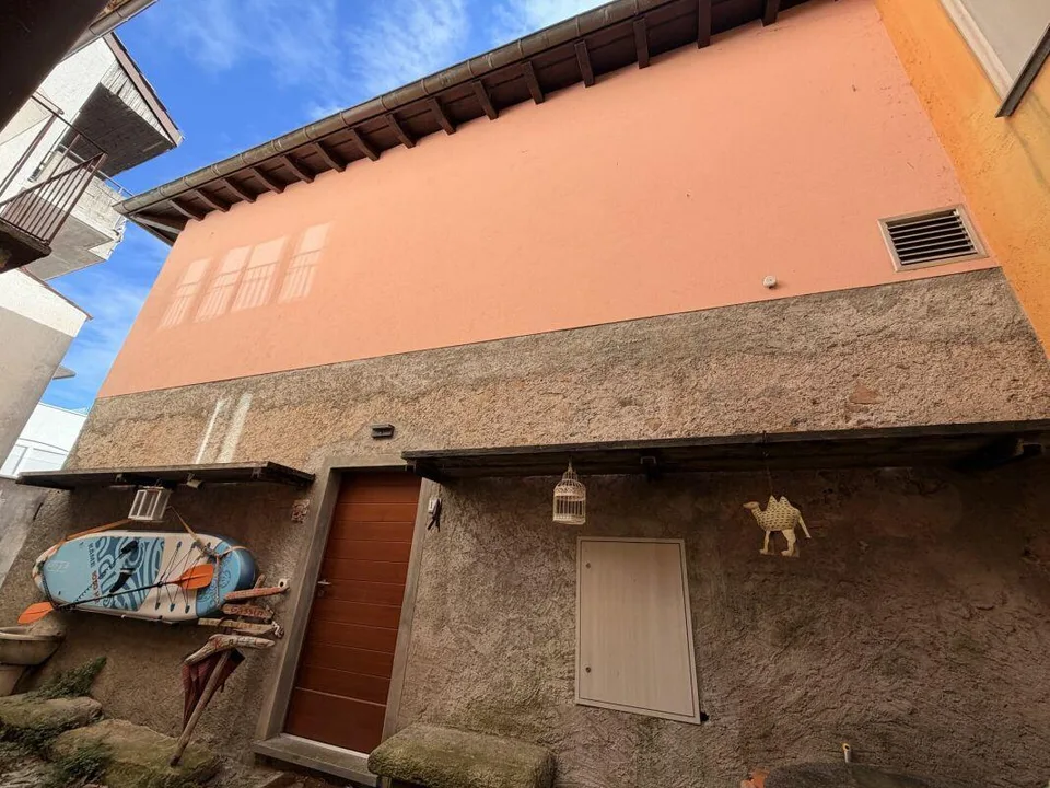 MELIDE · UNE MAISON, UNE CAVE HISTORIQUE ET UNE COLLECTION DE VINS QUI RESTE