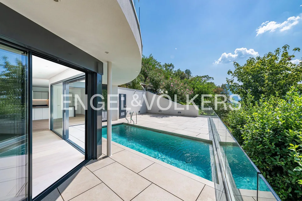Sonnige Villa mit Pool und weitläufige Aussicht