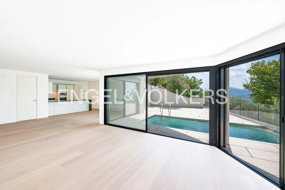 Sonnige Villa mit Pool und weitläufige Aussicht