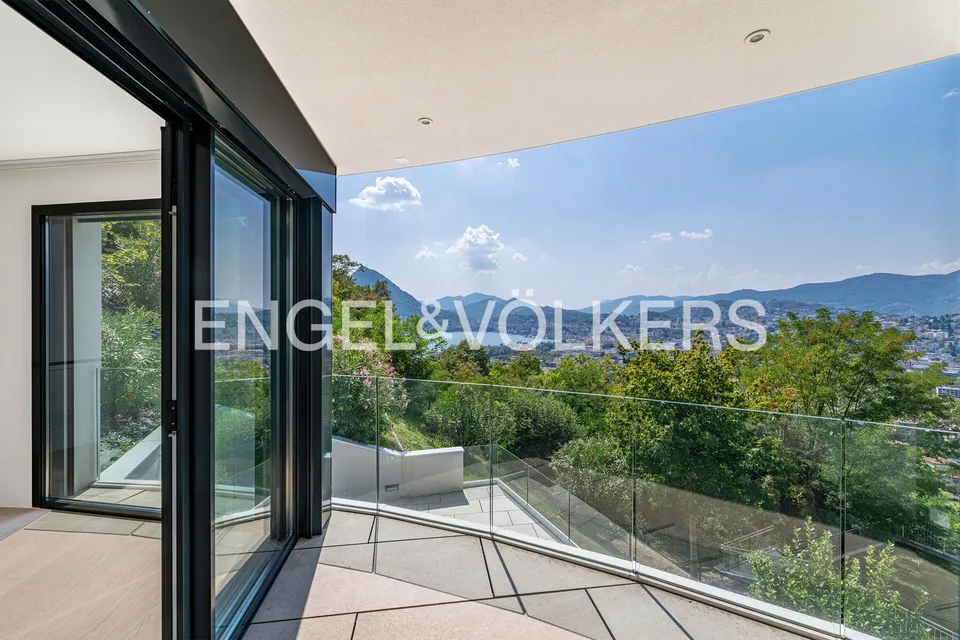 Sonnige Villa mit Pool und weitläufige Aussicht