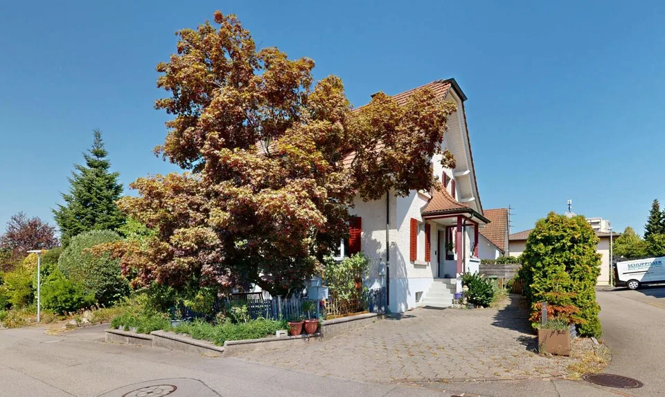 Charmantes 5.5 Zimmer Einfamilienhaus mit zusätzlichen Räumlichkeiten