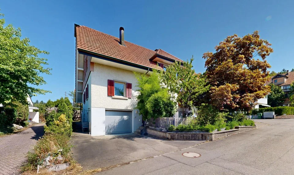 Charmantes 5.5 Zimmer Einfamilienhaus mit zusätzlichen Räumlichkeiten