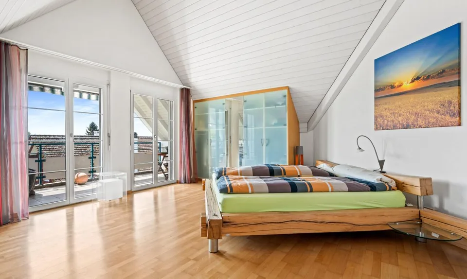 Helle 5.5-Zimmer-Dach-Maisonette-Wohnung mit Ausblick – Foto 10 von 13