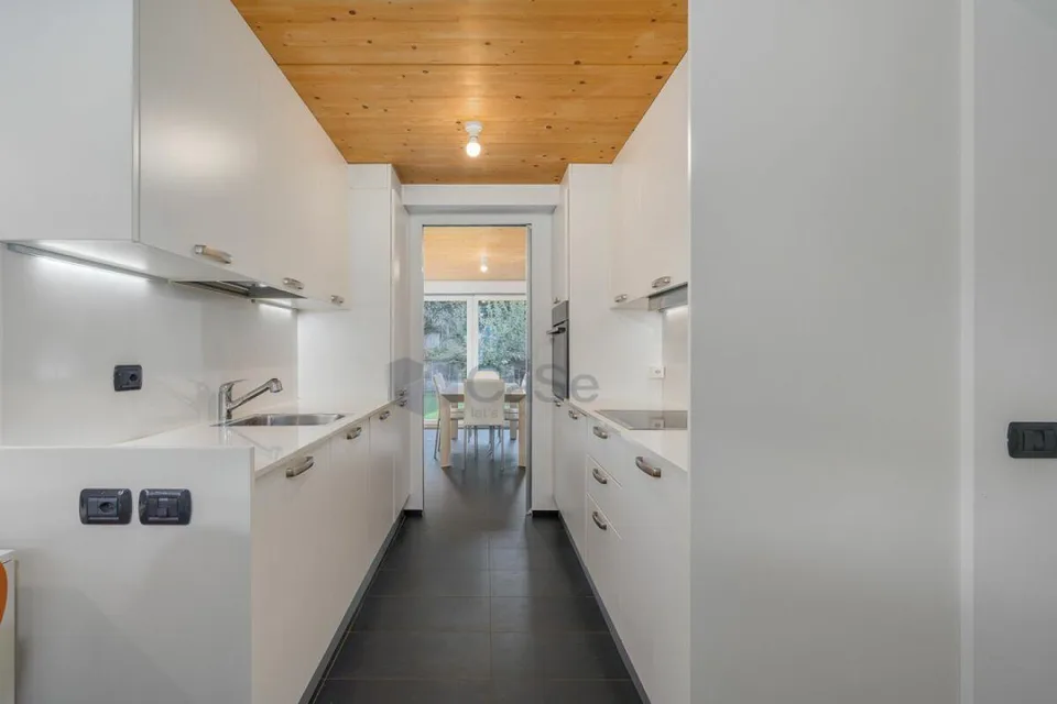 CADRO · DOVE L'ARCHITETTURA CONTEMPORANEA INCONTRA IL BENESSERE QUO...