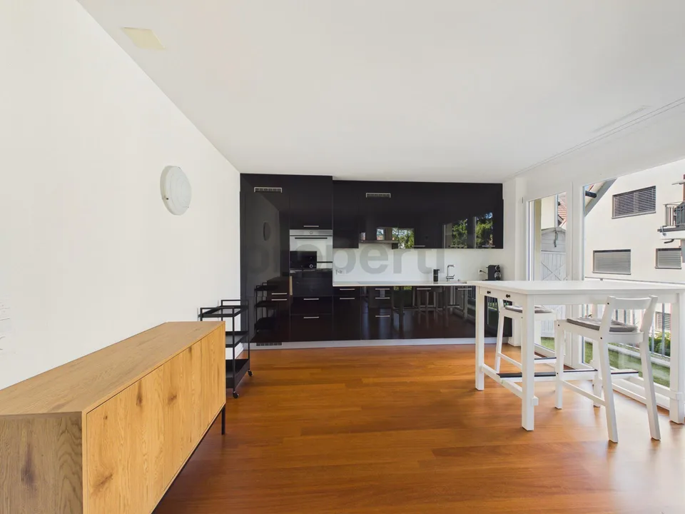 Stilvoll eingerichtete 2.5-Zimmer-Wohnung mit Keller, Dietikon