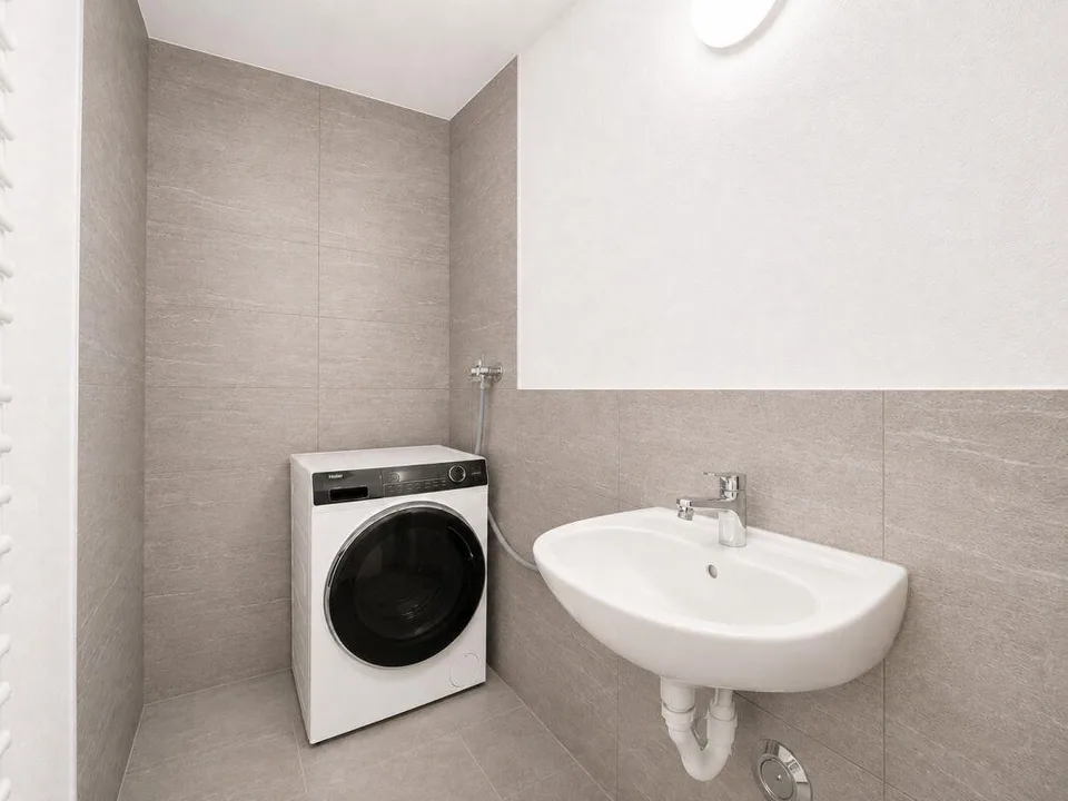 Totalsanierte 125 m² Wohnung an ruhiger Lage auf der Breite