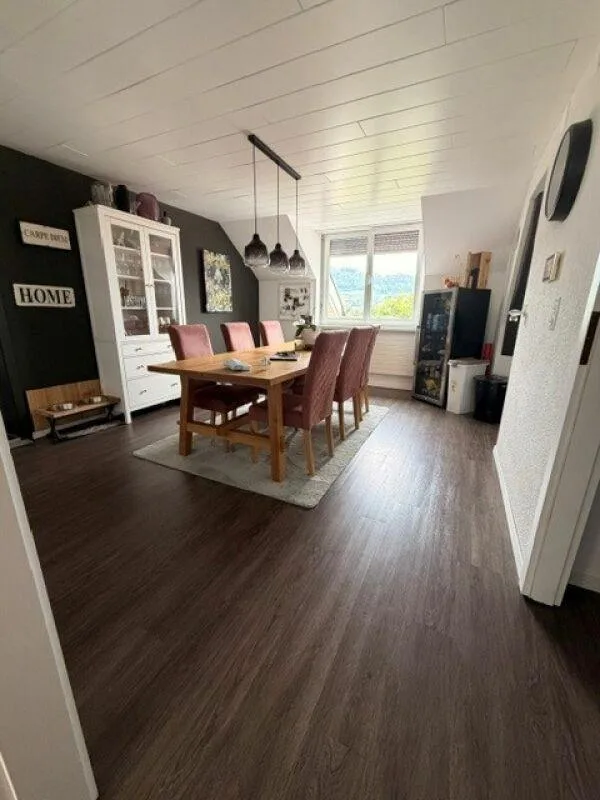grosszügige 4 Zimmer Wohnung