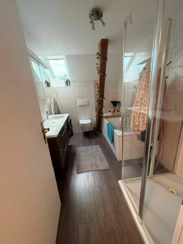 grosszügige 4 Zimmer Wohnung