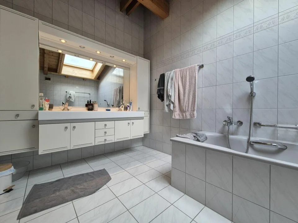 Grosszügige Dachwohnung