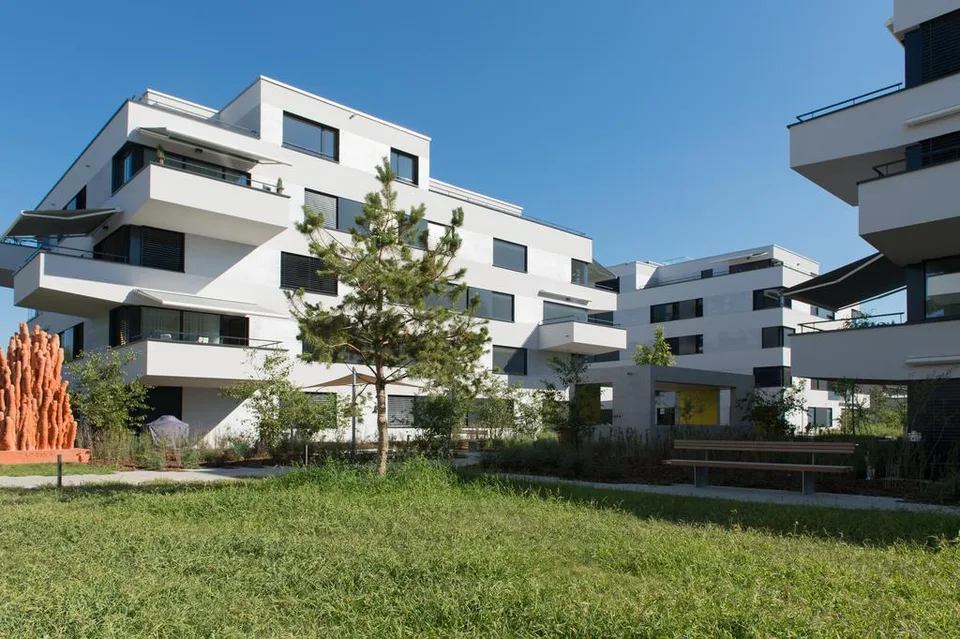 Modernes Wohnen in schöner Überbauung